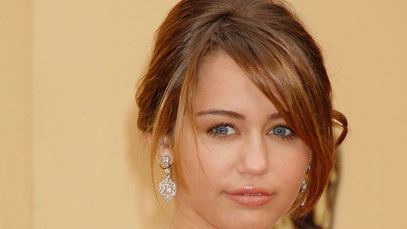 Miley Cyrus With Gray Eyes In Yellow Background Miley Cyrus, HD wallpaper