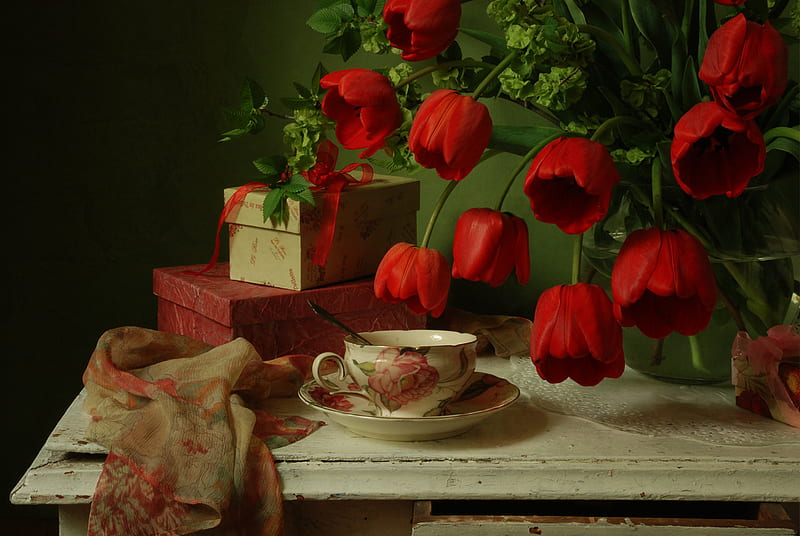 still life, red, pretty, vase, box, bonito, old, tea, graphy, nice, green, flowers, drink, tulips, tulip, porcelain, harmony, lovely, ribbon, gift, elegantly, cool, bouquet, coffee, cup, flower, scarf, gifts, HD wallpaper