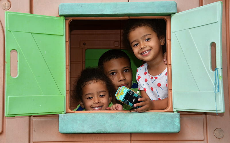 Playing Children, window, smile, wooden, island, children, shutters, France, HD wallpaper