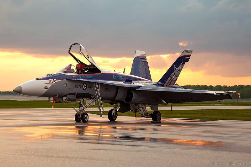 Royal Canadian Air Force Na Twitter: #FighterFriday: This Past Weekend Was The Borden Air Show, Check Out These Great Of The CF 18 Demo Hornet From The Event! #RCAF #BordenAirShow, HD wallpaper