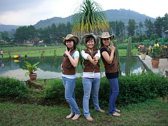 Latina Cowgirls