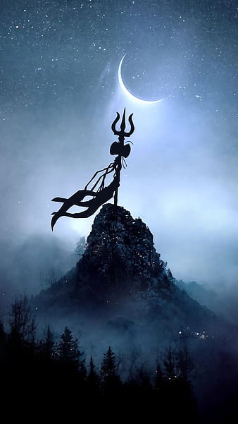 Shining trishul made of some metal in Tungnath temple - Photostic Enthusiast