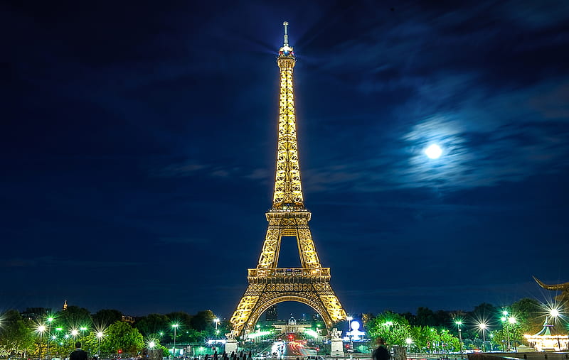 Eiffel Tower under the moonlight, tour eiffel, cloud, moon, paris, sky, lights, moon, france, tower, blue, night, HD wallpaper