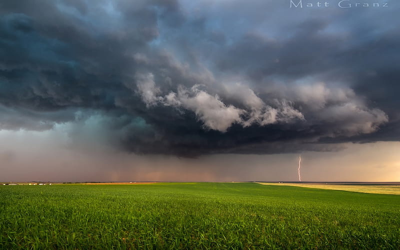 Storm in the field, gray, panoramic view, bonito, clouds, farm, graphy, green, darkness, fields, amazing, view, colors, arm, sky, agriculture, cool, rays, lightning, dark, plants, ice, awesome, nature, rain, white, landscape, natural, HD wallpaper