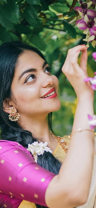 South Indian Girl Traditional Kerala Saree Stock Photo 2318270675 |  Shutterstock