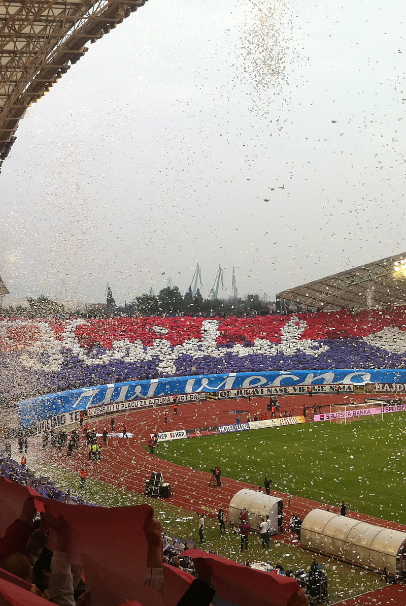 Hrvatski nogometni klub Hajduk Split, HNK Hajduk Split Flag in Round Shape  Isolated with Four Different Waving Style, Bump Texture, 3D Rendering  24797808 PNG