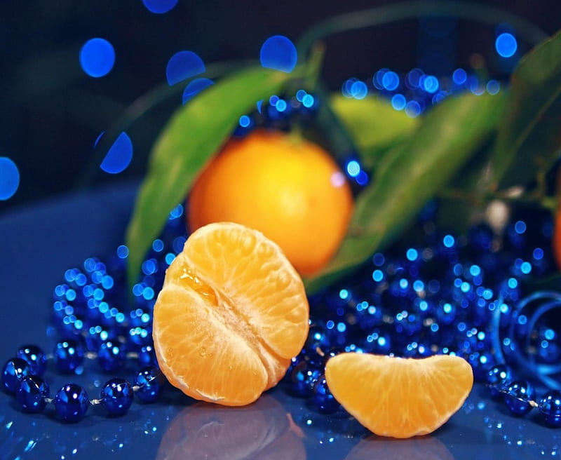 Orange with leaves, blue beads, leaves, food, orange, fruits, HD wallpaper