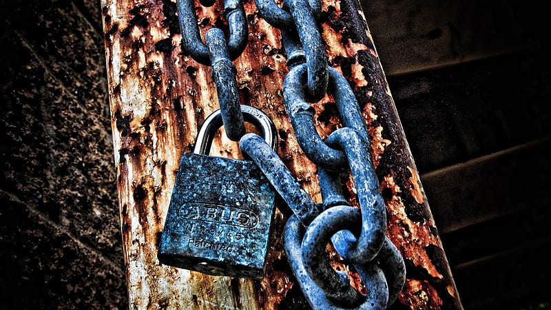 padlocked r, chain, rust, lock, post, r, HD wallpaper
