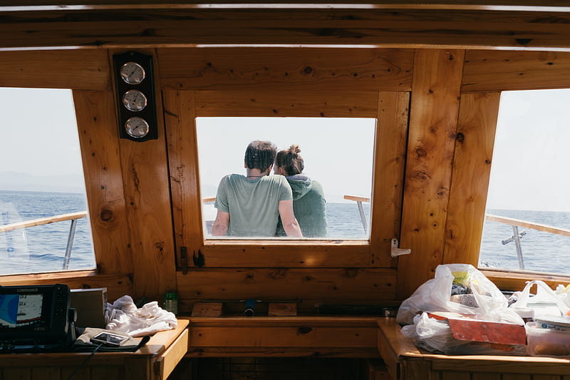 man and woman sitting in front of boat, HD wallpaper man and woman sitting in front of boat, HD wallpaper