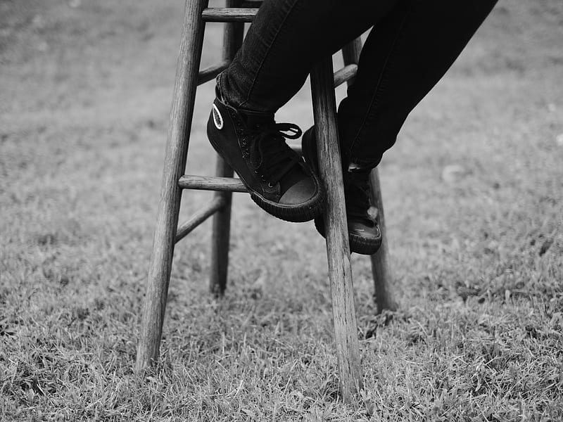 legs, stool, bw, sneakers, black, HD wallpaper