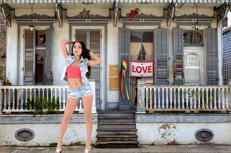 Niemira and the House of Love, brunette, house, model, porch, shorts, denim, HD wallpaper