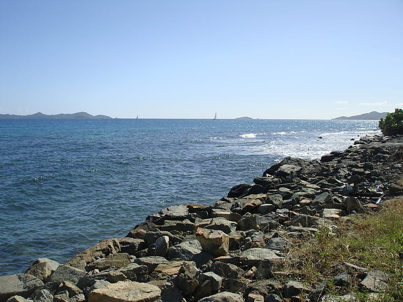 Beaches of Tobago Island, rocks, grass, waves, sky, graphy, green, beaches, gris, nature, white, blue, HD wallpaper