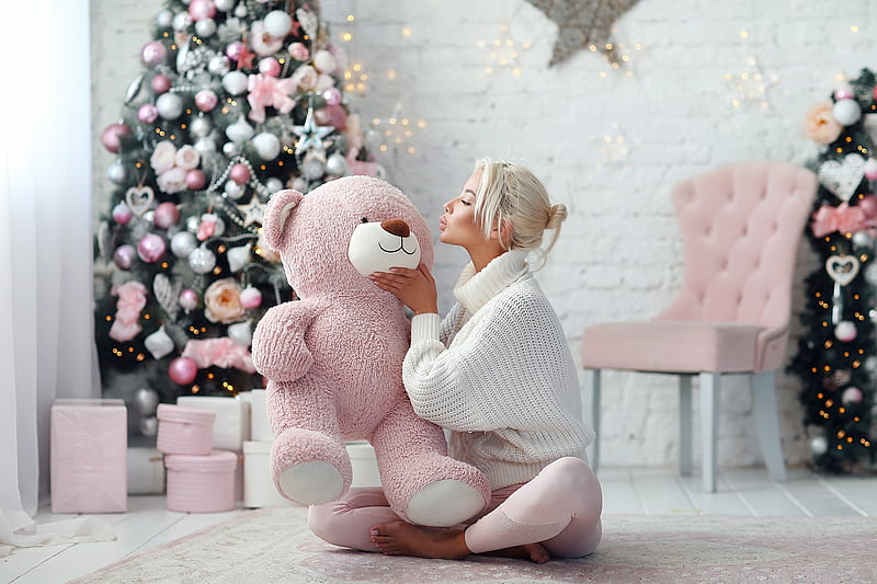 Kiss, pink, white, teddy bear, dmtry arhar, christmas, craciun, model, toy, blonde, woman, tree, girl, HD wallpaper