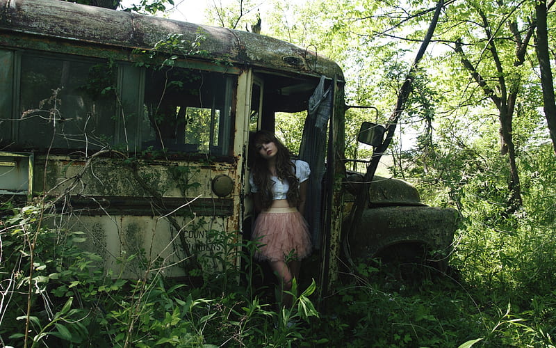 Old bus, Trees, Green, Old, Girl, Trznsport, Bus, HD wallpaper