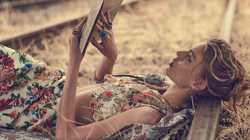 Lovely Girl, model, woman, reading, lying, HD wallpaper