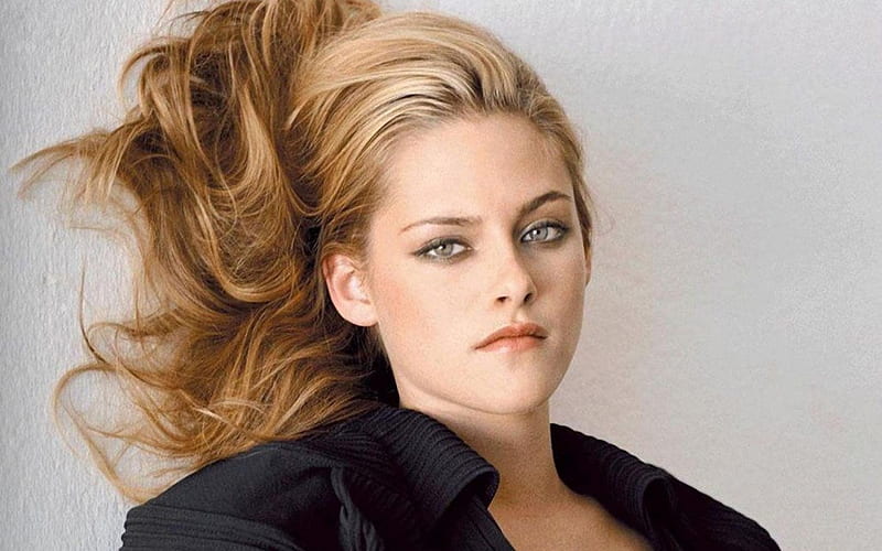 Kristen Stewarts Bleached Blonde Hair Makes Her Look Like A Totally  Different Person  PHOTOS
