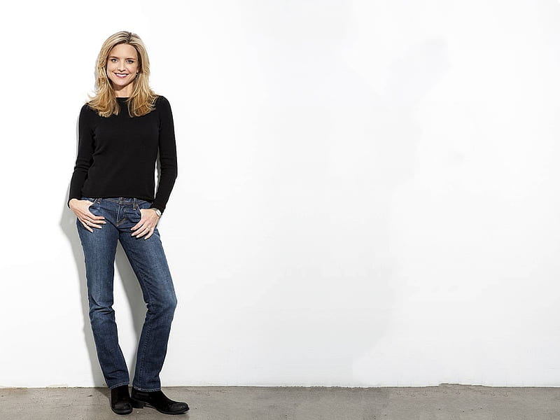 Courtney Thorne Smith, bonito, 2018, Smith, Courtney, boots, model, smile, actress, jeans top, HD wallpaper