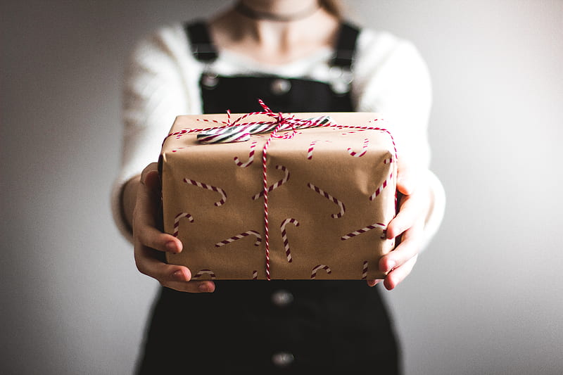 person showing brown gift box, HD wallpaper