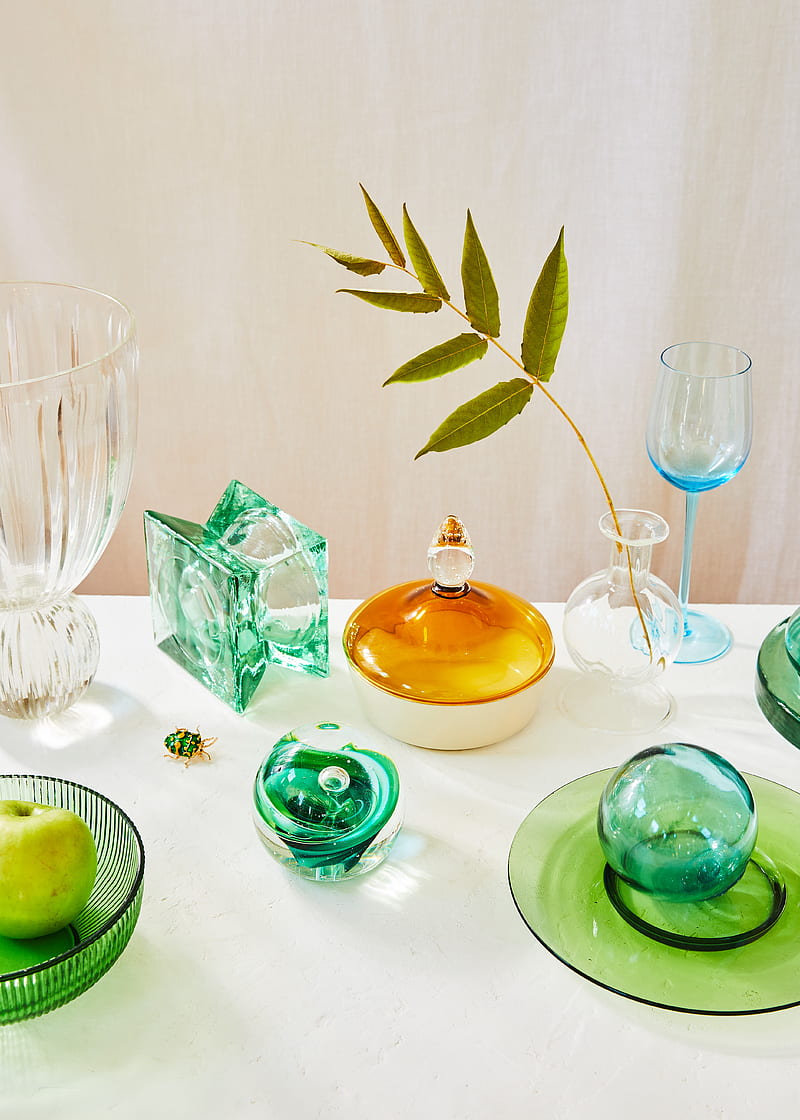 dishes, vase, decor, glass, light, HD phone wallpaper