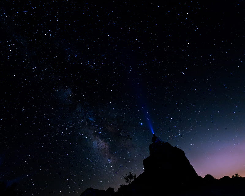 silhouette, starry sky, night, flashlight, glow, HD wallpaper