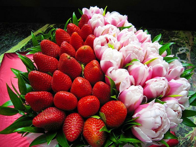 Flowers and strawberries, pretty, colorful, lovely, fruits, bonito, bouquet, flowers, strawberries, arrangement, HD wallpaper
