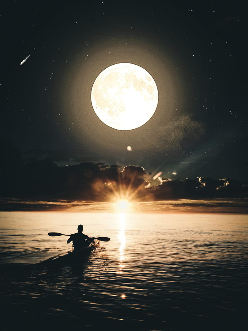 Between the moons. Картина лодка Луна. Луна и лодочка арт. Роберто велганд Луна и лодка. Лодка под луной фото.
