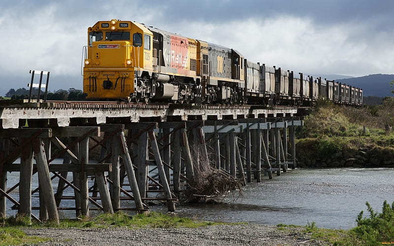 yellow locomotive, wooden bridge, carros, HD wallpaper