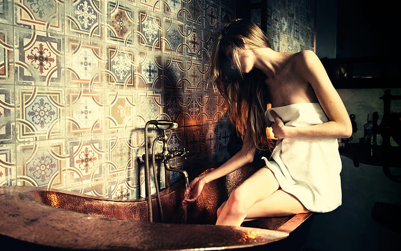 Girl In Bathtub Retro, girls, retro, HD wallpaper
