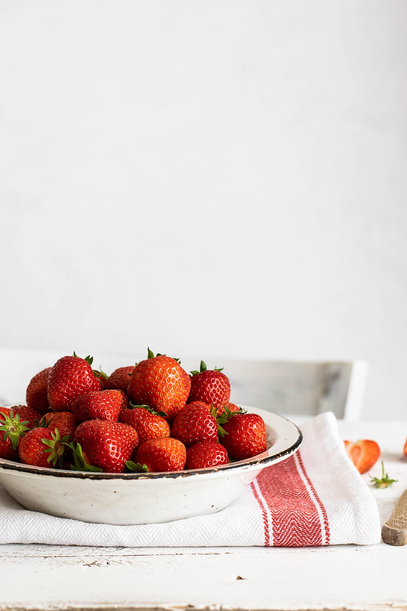 bowl of strawberries, HD phone wallpaper