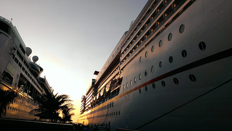 cruise ship docked during golden time, HD wallpaper