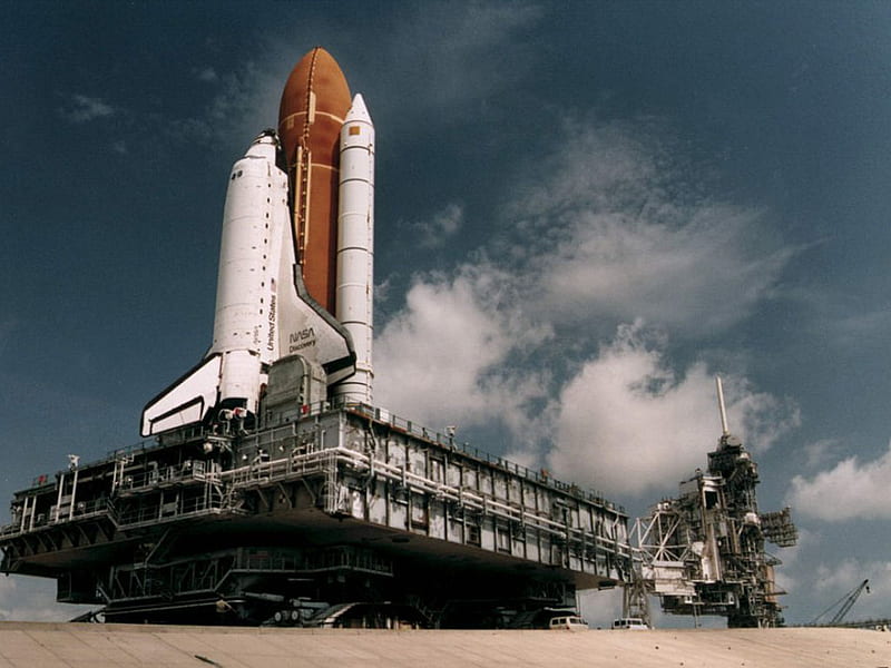 Discovery On Towing Pad, towing pad, discovery, space shuttle, HD wallpaper