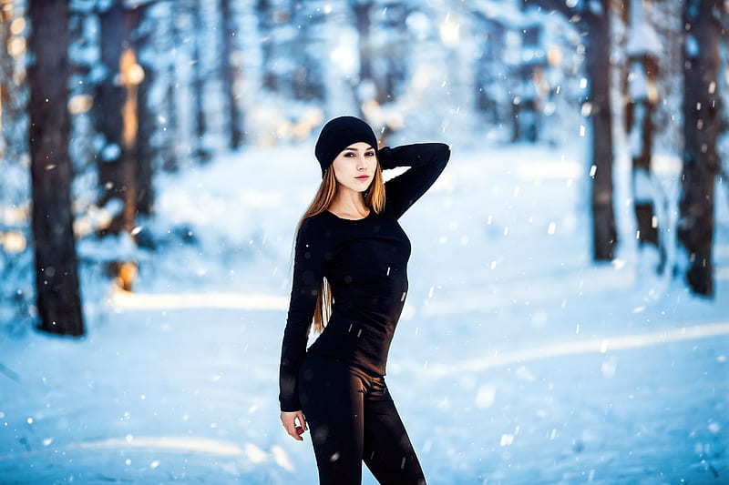 Modelo de negro disfrutando del invierno, rubia, modelo, nieve, invierno,  Fondo de pantalla HD | Peakpx