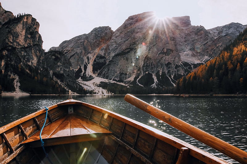 Brown Canoe in the Body of Water Near Mountain, HD wallpaper