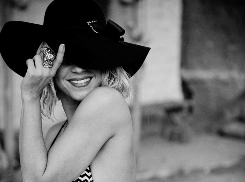 Shakira, single, smile, hat, HD wallpaper