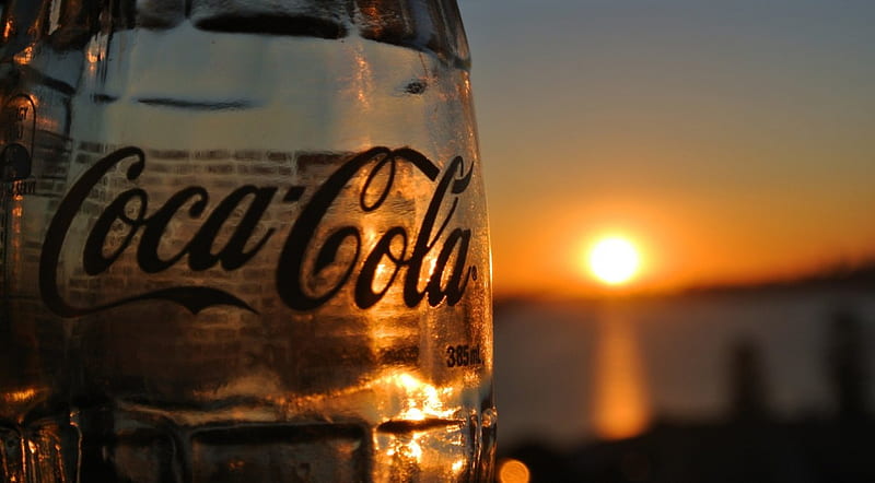 Coke glass at sunset, cola, coca cola, bottle, dusk, sunset, beach, graphy, close-up, party, sunrise, dawn, drinks, soft drink, abstract, Coca Cola, glass, summer, HD wallpaper