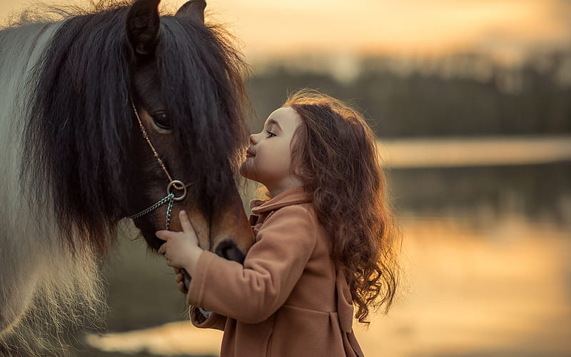 Little kiss, cal, cute, poney, copil, child, horse, kiss, HD wallpaper