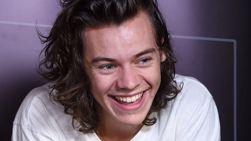 Smiley Harry Styles Is Wearing White T-Shirt Harry Styles, HD wallpaper