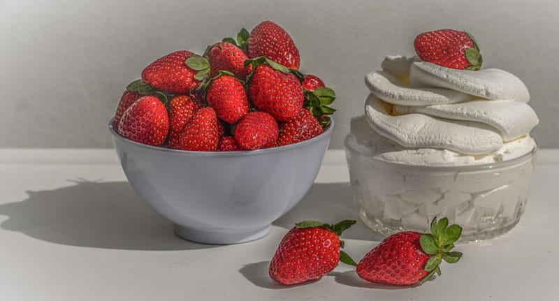 Strawberries with whipped cream, fruit, strawberry, food, summer, cream, dessert, bowl, HD wallpaper