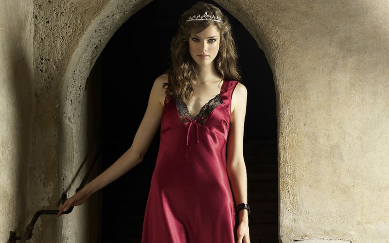2k Free Download Crown Dress Model Women Swiss Julia Saner Hd
