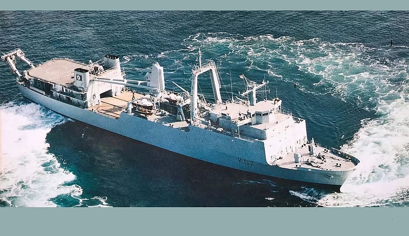 WORLD OF WARSHIPS HMS CHALLENGER K07 MULTI ROLE OCEAN SURVEILLANCE, CRANES, LANDING DECK AFT, NO ARMAMENT, MERLIN OR WILDCAT HELICOPTER, HD wallpaper