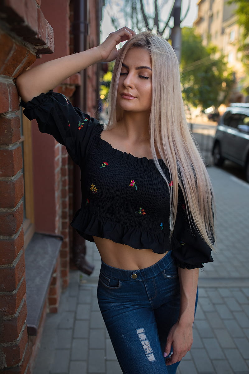 blonde, long hair, women outdoors, urban, closed eyes, jeans, HD phone wallpaper