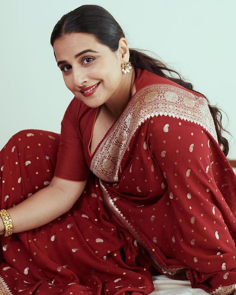 Vidya Balan, bollywood actress, cleavage, HD phone wallpaper | Peakpx