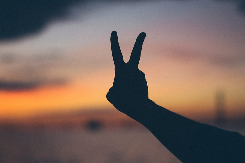 silhouette graphy of right person's hand doing peace hand gesture, HD wallpaper