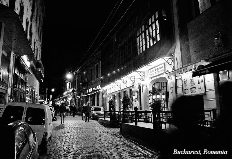 Bucharest at night - Romania capital city old streets , european cities, bucuresti poze, romania capital city, romanians, romanian people, streets, men women, architecture bucharest, HD wallpaper