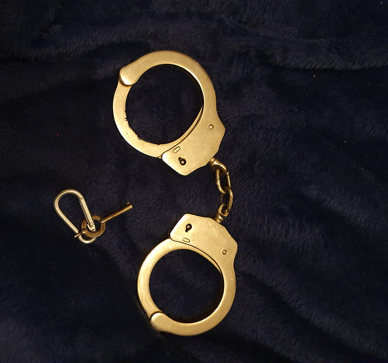 Handcuffs , cuffs, hand, HD wallpaper