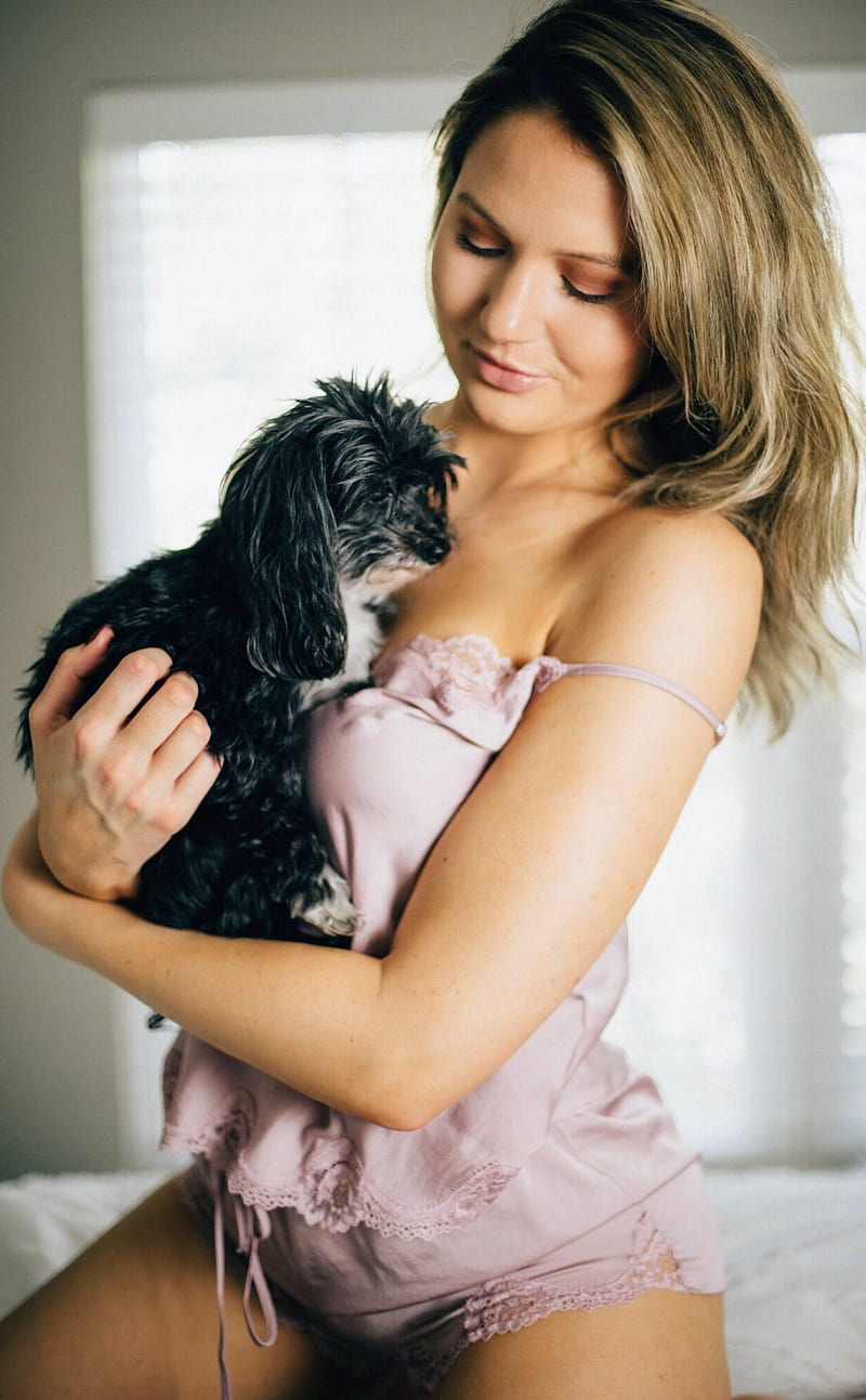 Summer Lynn Hart, model, lingerie, dog, blonde, women with dogs, HD phone wallpaper