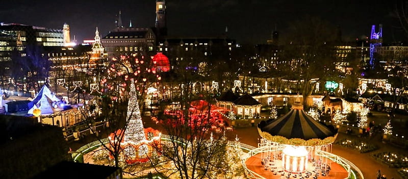 CHRISTMAS AT TIVOLI GARDENS, COPENHAGEN, DENMARK, COPENHAGEN, A NIGHT , COLOURED LIGHTS, TOURIST ATTRACTION, HD wallpaper