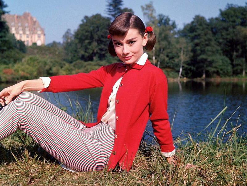 Audrey Hepburn 2, outside, audrey, hepburn, green, HD wallpaper