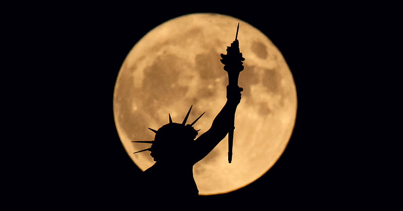 Supermoon Liberty, liberty, moon, statue, black, supermoon, yellow, HD wallpaper