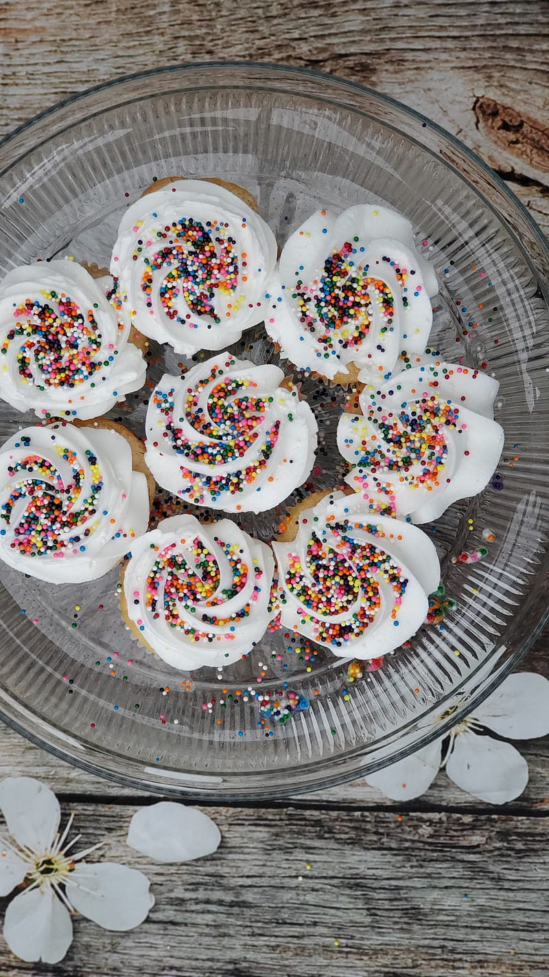 cupcakes, muffins, cream, sprinkles, dessert, HD phone wallpaper